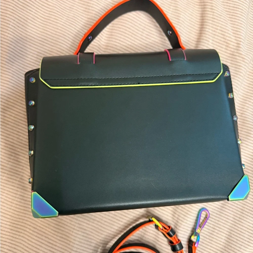 Manhattan Medium Contrast-Trim Leather Satchel - Picture 5 of 5